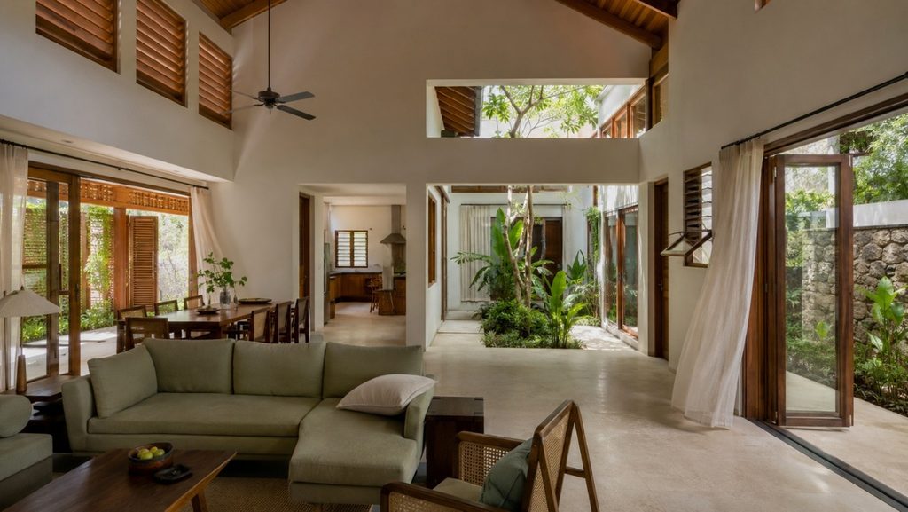 Cross-ventilation and natural light in a tropical house